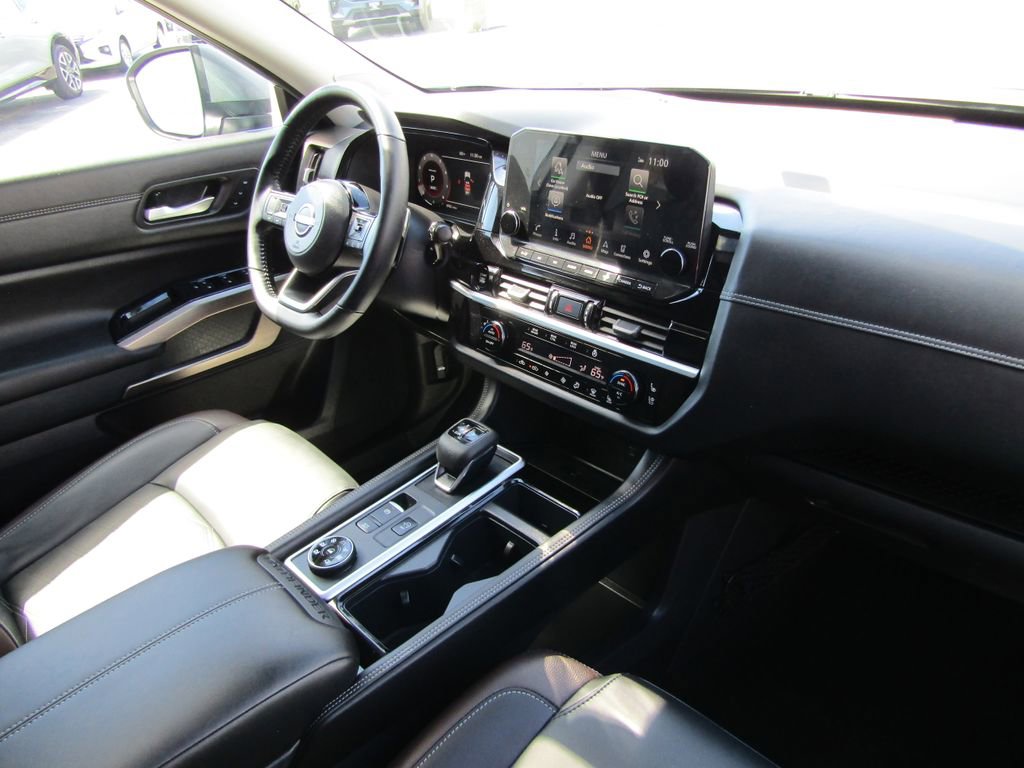 Used 2025 Nissan Pathfinder Platinum w/ Cargo Package AWD/4WD image 16