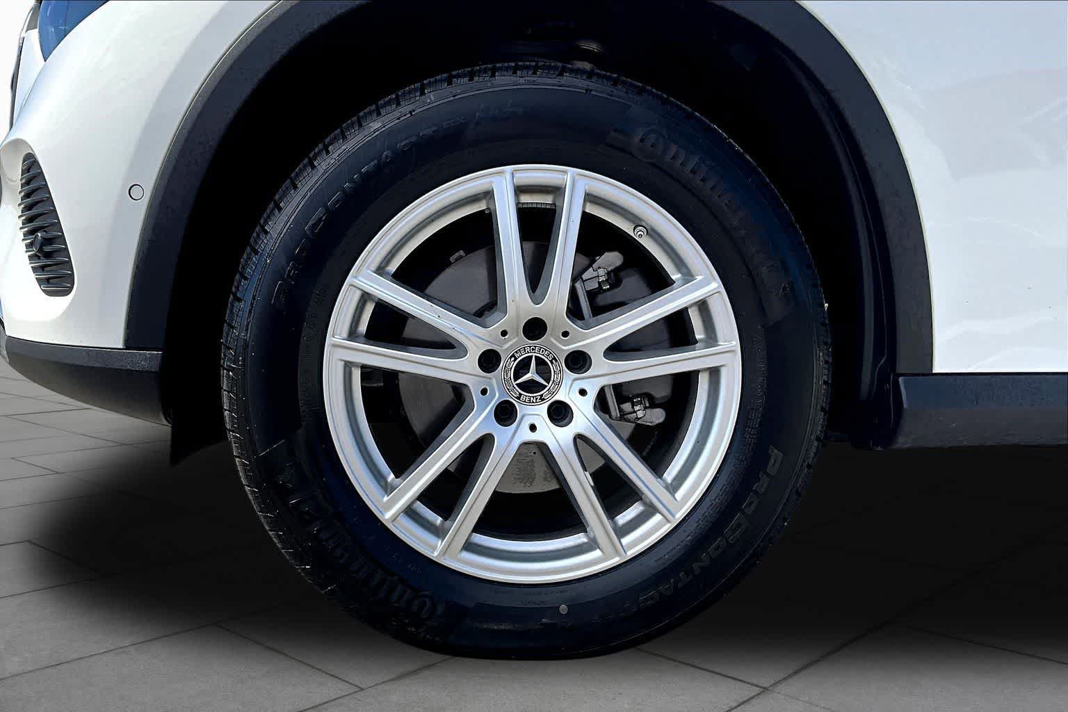 Used 2025 Mercedes-Benz GLC 300 4MATIC image 11