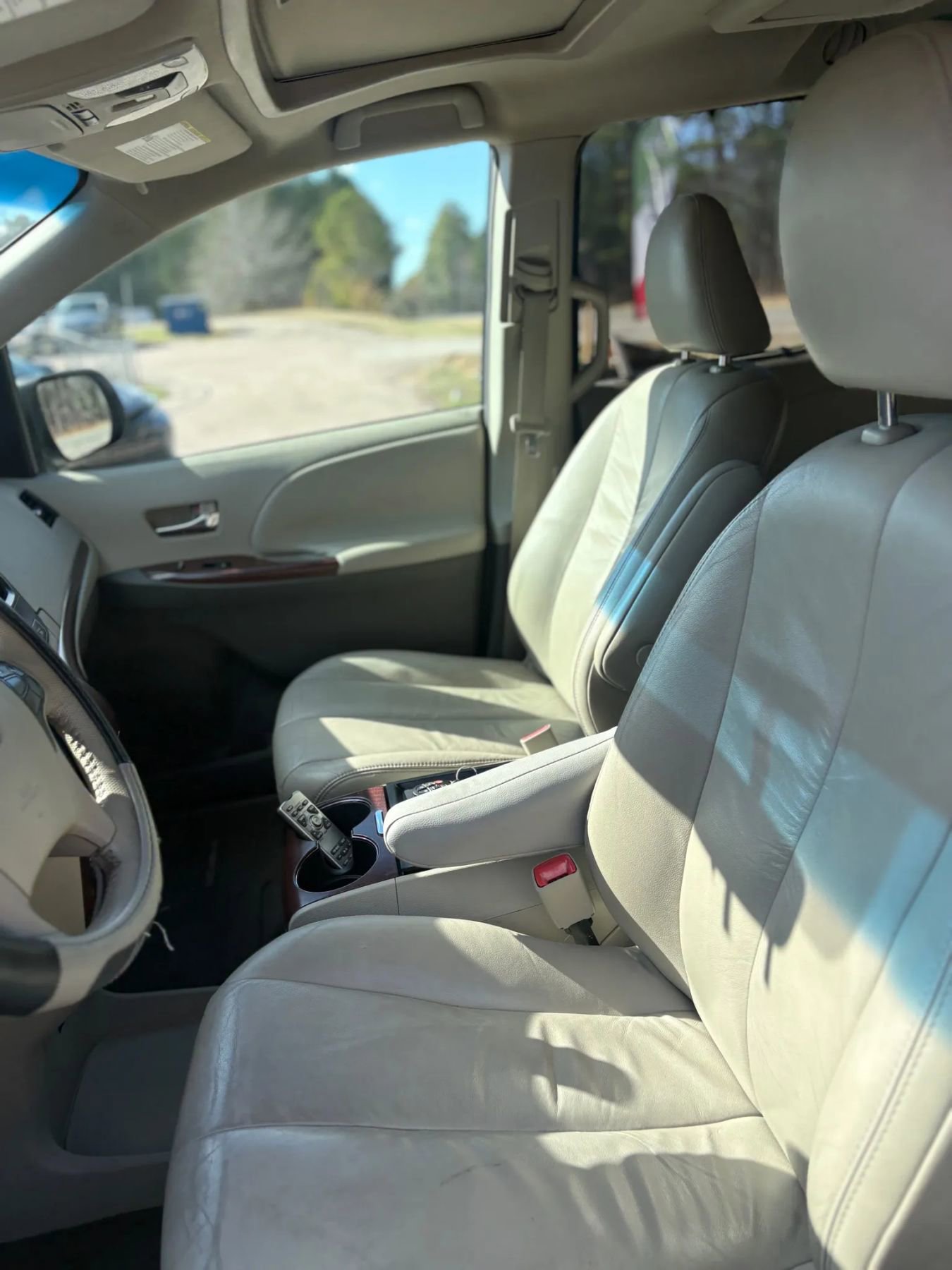 Used 2011 Toyota Sienna XLE w/ Entertainment Pkg image 53
