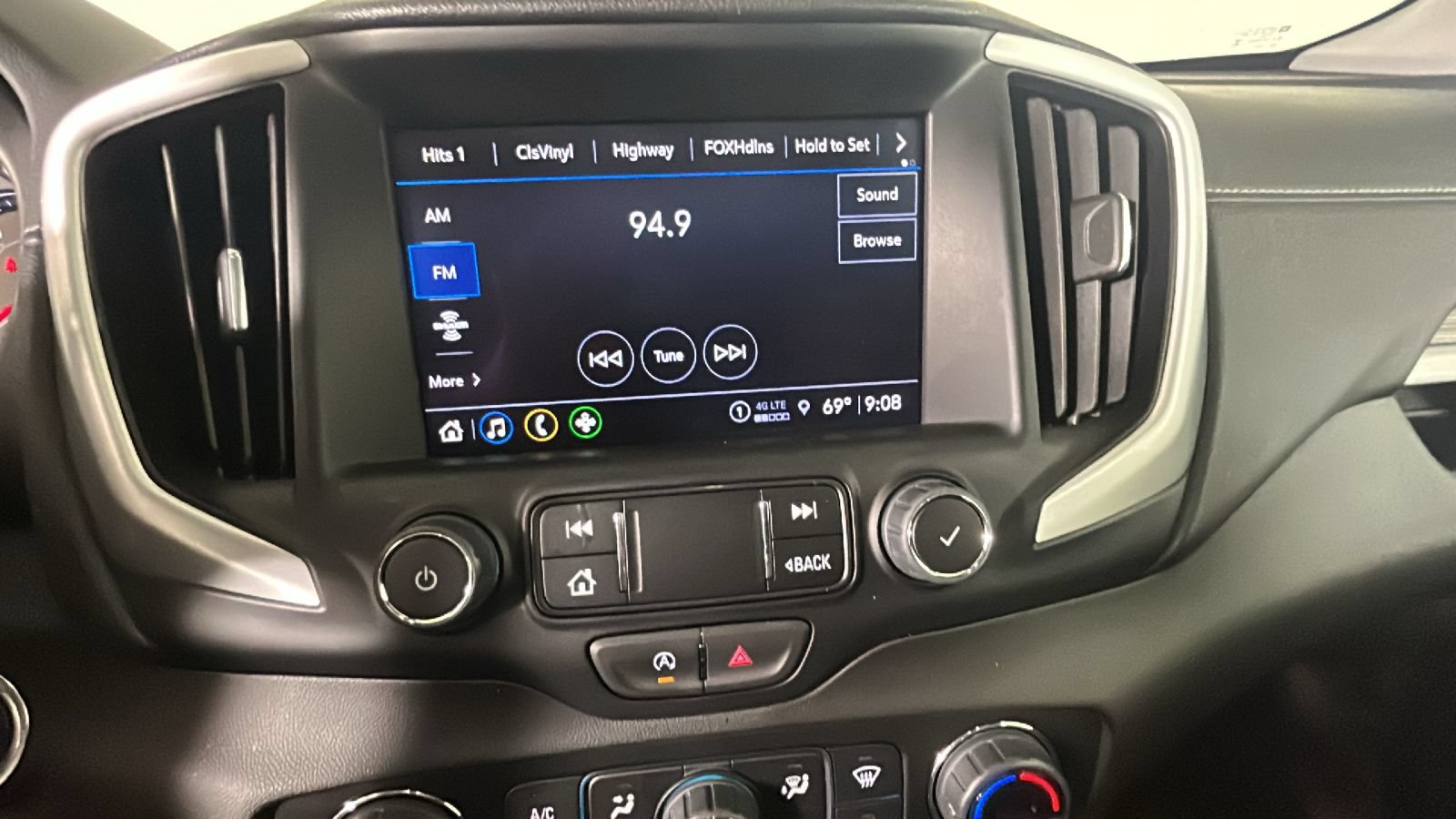 Used 2024 GMC Terrain SLT w/ Elevation Edition FWD image 24