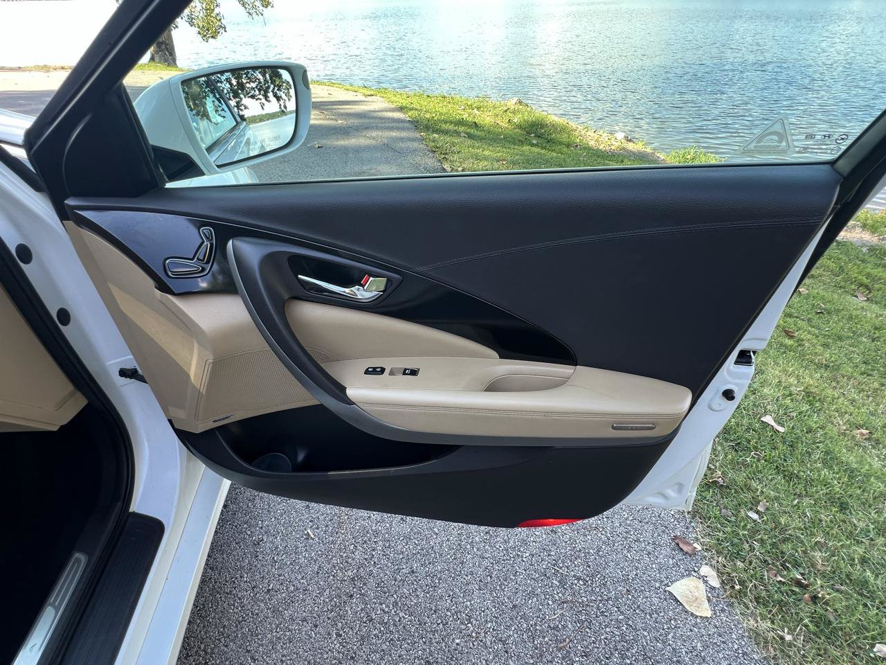 Used 2013 Hyundai Azera FWD image 29
