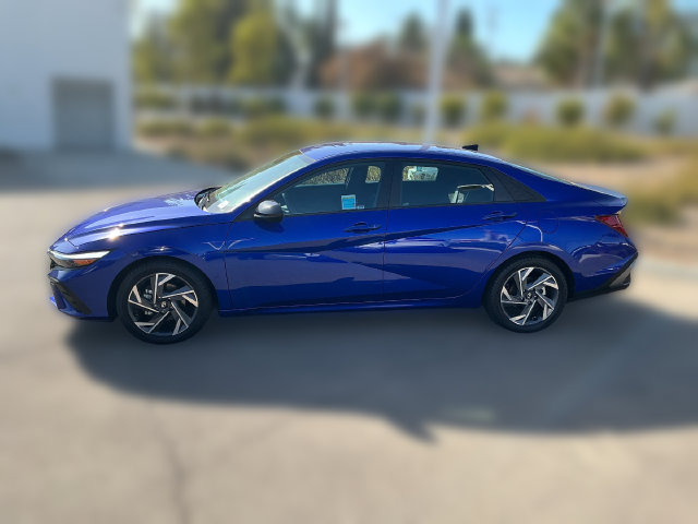 Used 2025 Hyundai Elantra SEL FWD image 2