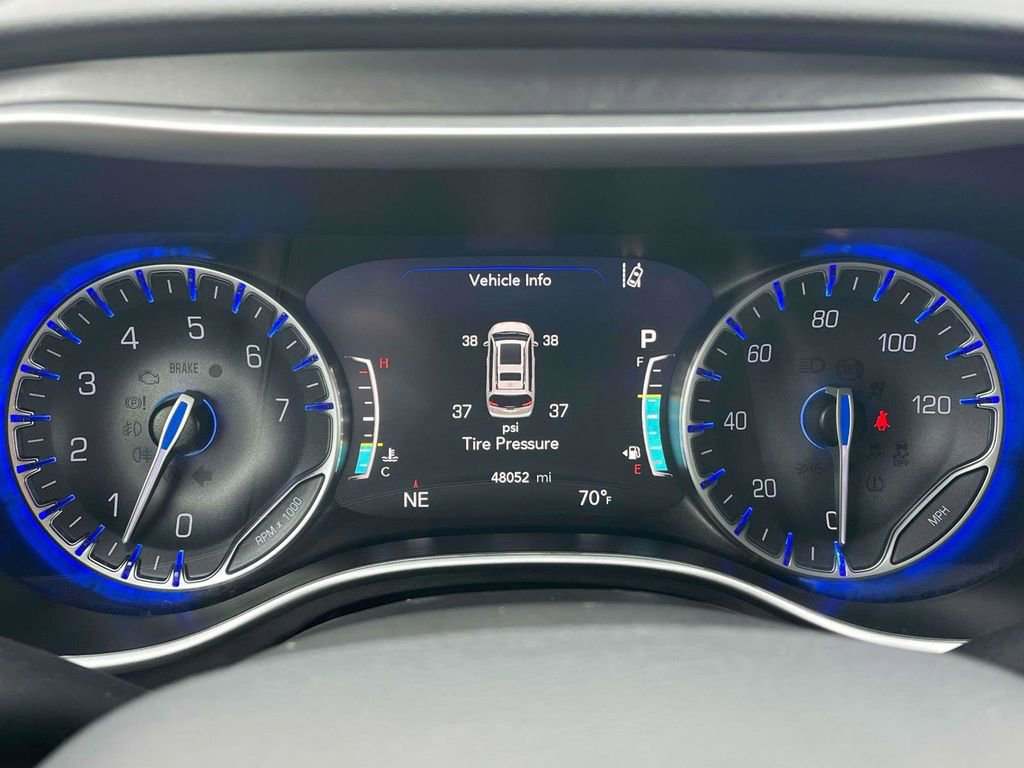 Used 2024 Chrysler Pacifica Touring-L image 25