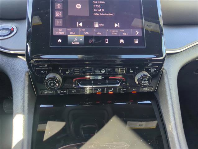 New 2025 Jeep Grand Cherokee Laredo X w/ Luxury Tech Group I image 12