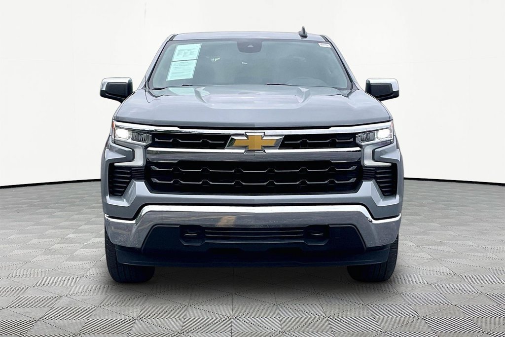 Used 2024 Chevrolet Silverado 1500 LT AWD/4WD image 2