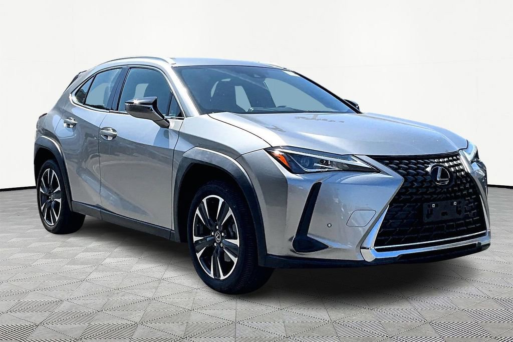 Used 2022 Lexus UX 200 w/ Accessory Package (Z2) image 5