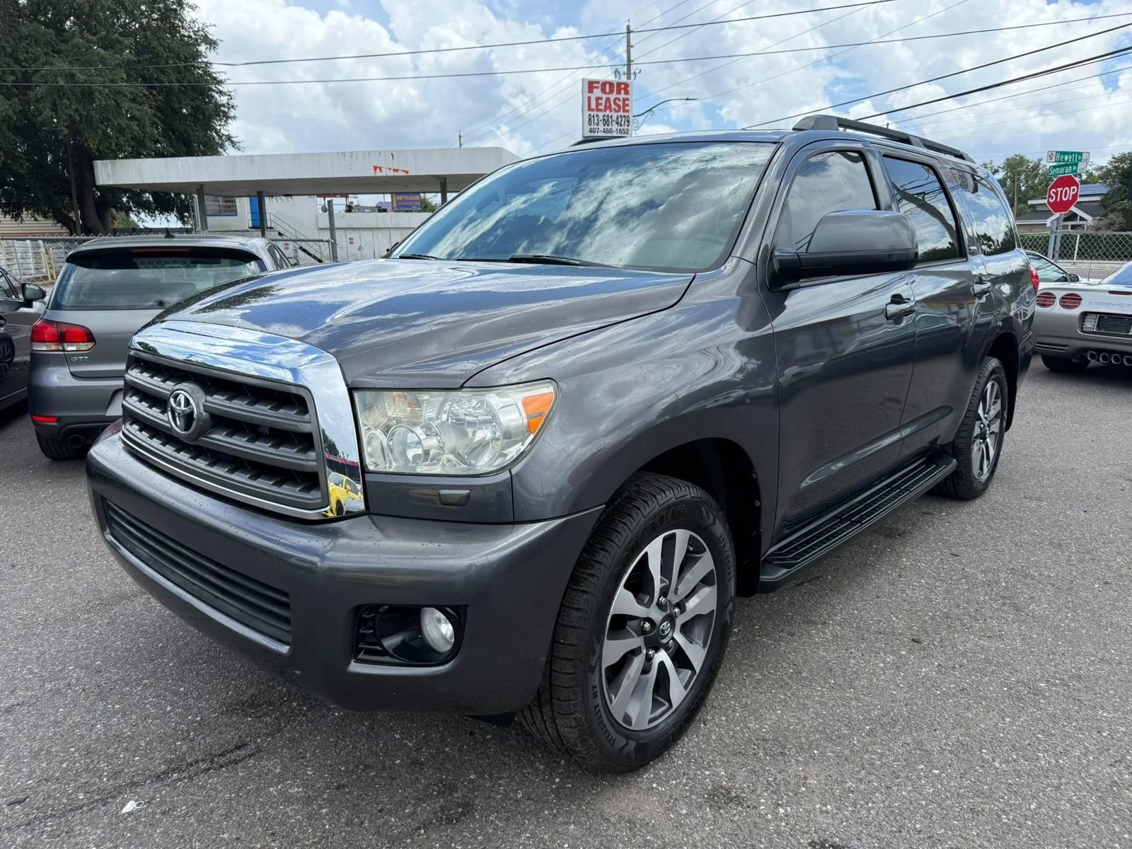 Used 2013 Toyota Sequoia SR5 RWD image 1