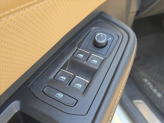 Used 2024 Volkswagen Atlas Cross Sport SE w/ Panoramic Sunroof Package FWD image 8
