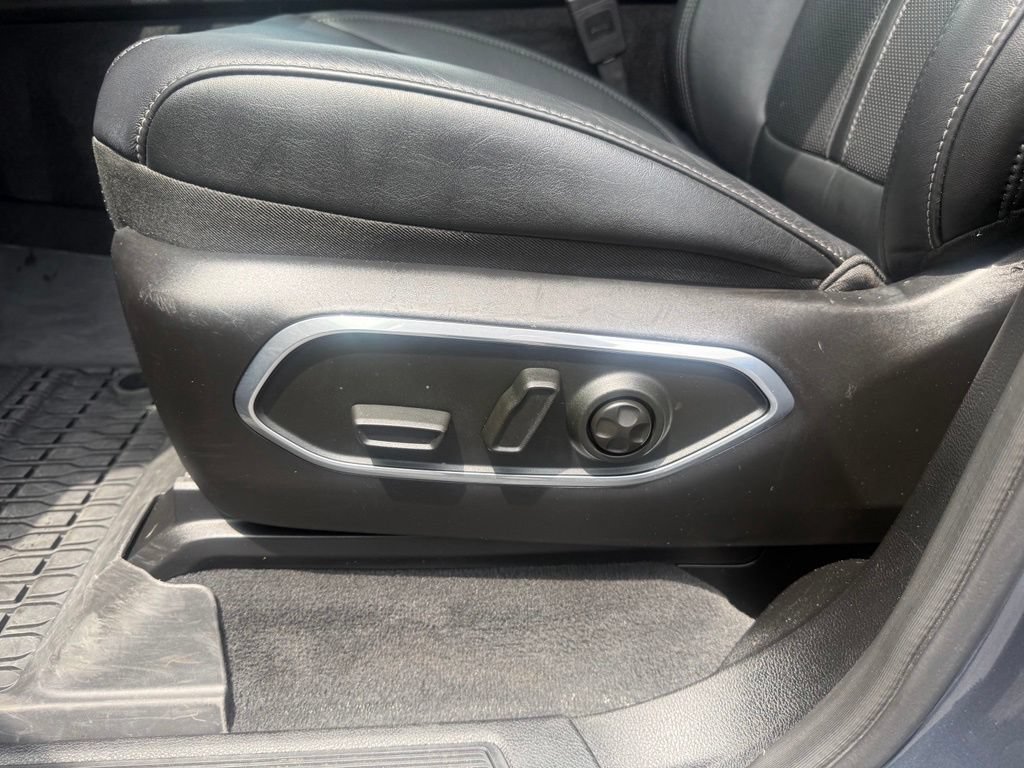 Certified 2024 Jeep Wagoneer Series II AWD/4WD image 12