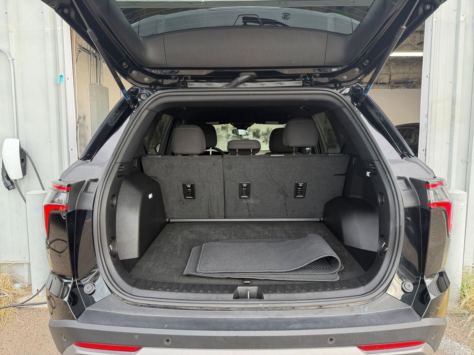 Used 2025 Chevrolet Equinox LT image 30