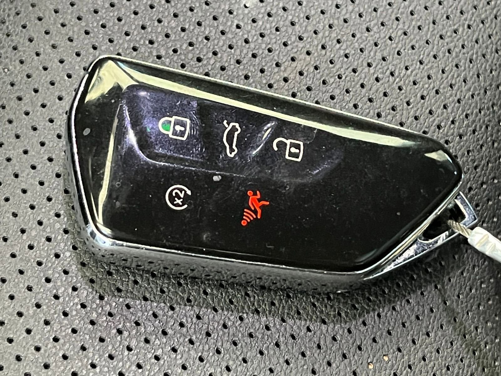 Used 2025 Volkswagen Atlas Cross Sport SE image 22