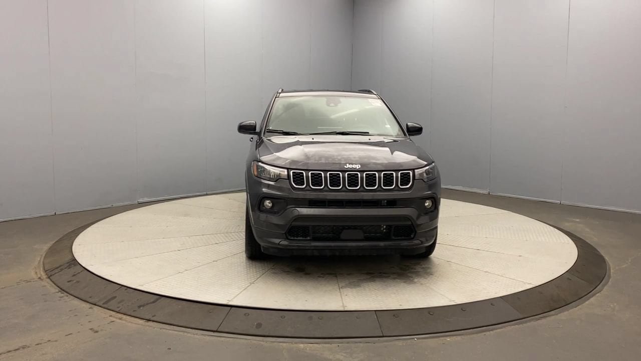 Used 2024 Jeep Compass Latitude AWD/4WD image 8