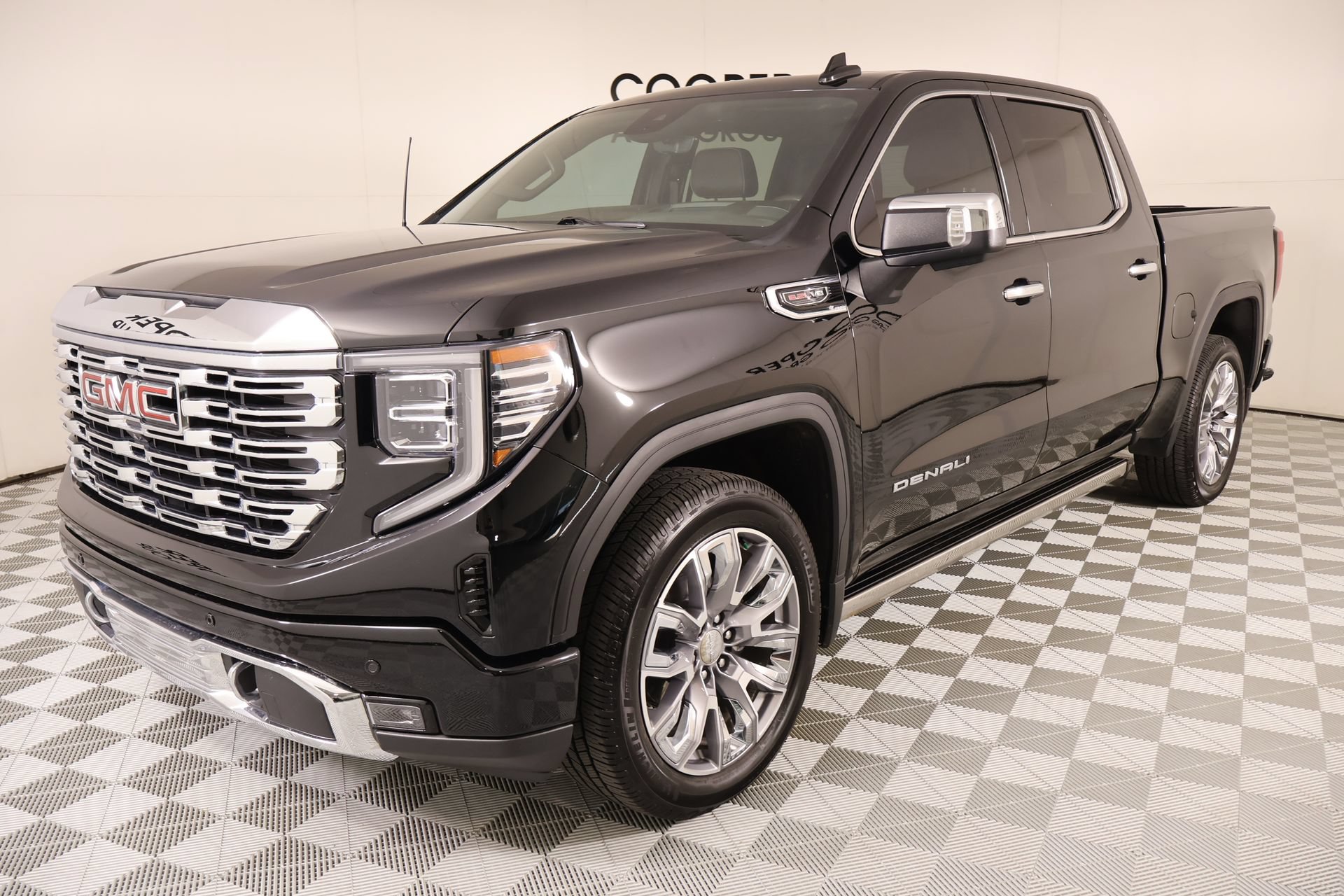 Used 2023 GMC Sierra 1500 Denali AWD/4WD image 12