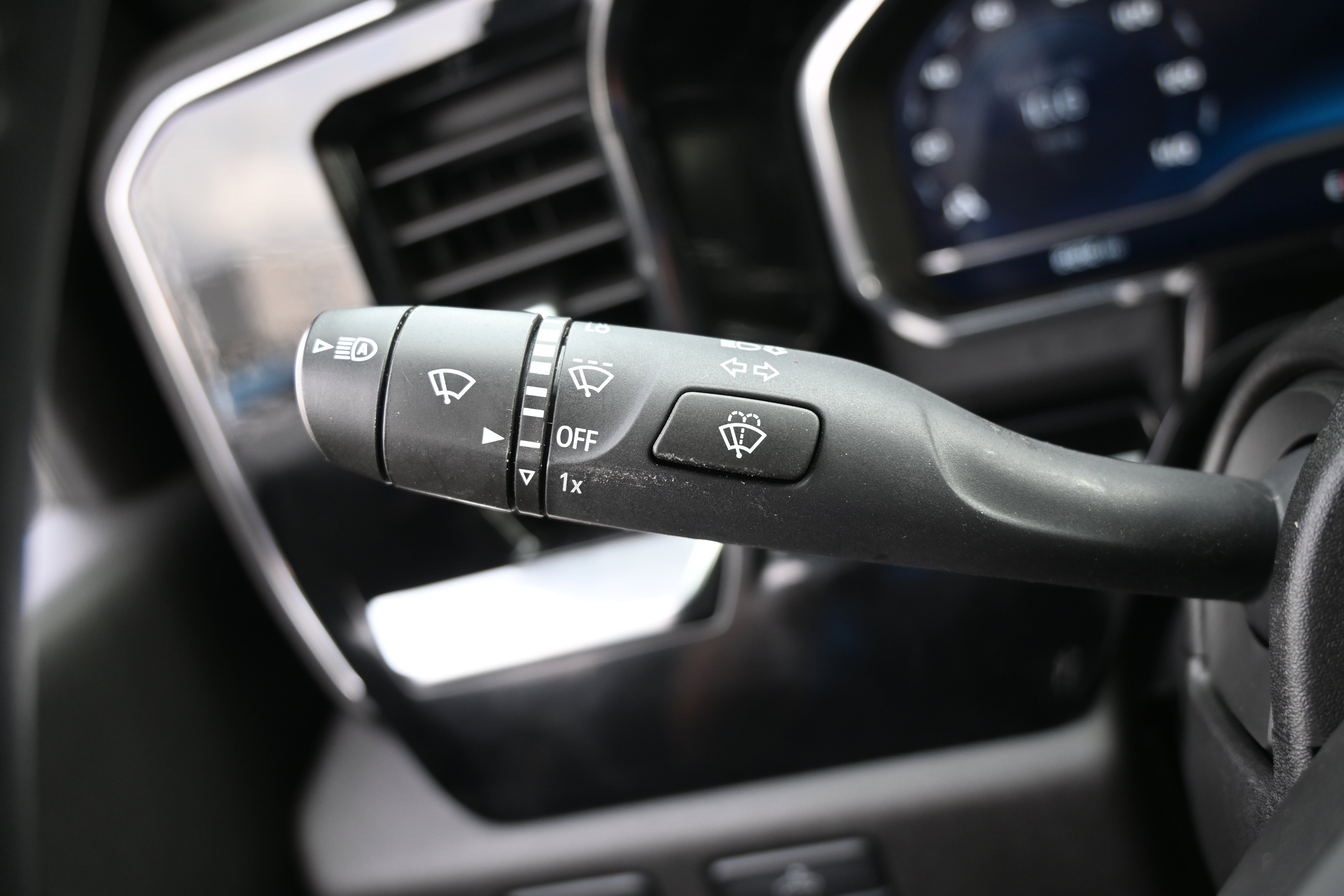 Used 2025 Chevrolet Silverado 2500 LT w/ Convenience Package image 22