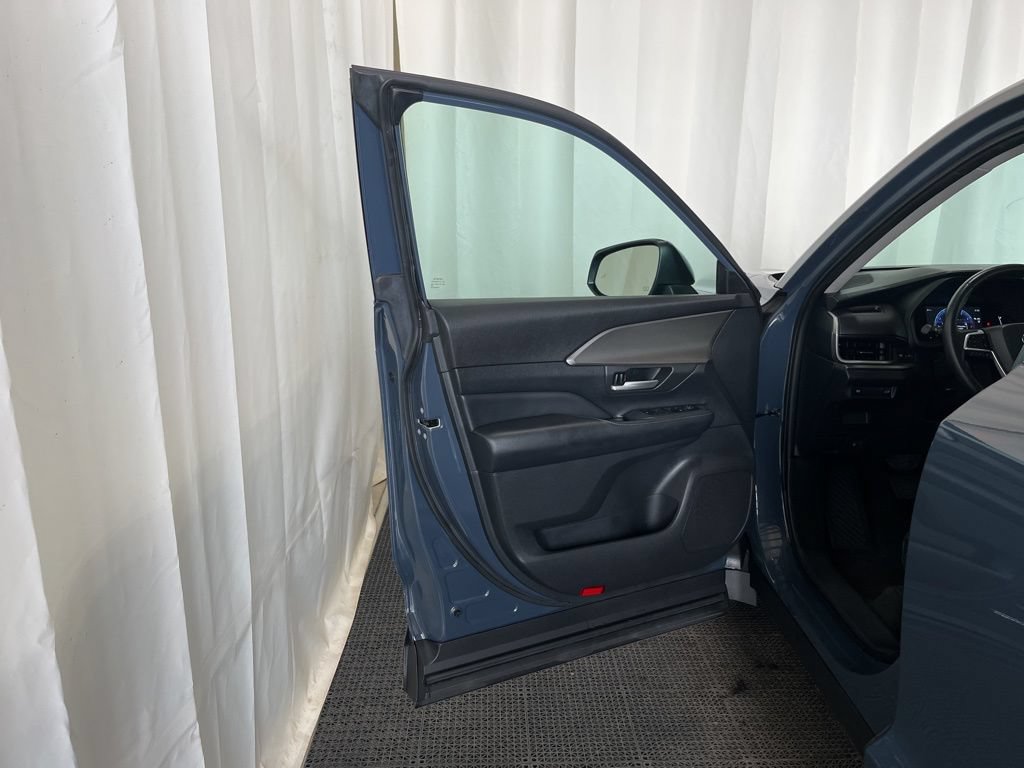Used 2024 Toyota Grand Highlander AWD image 18