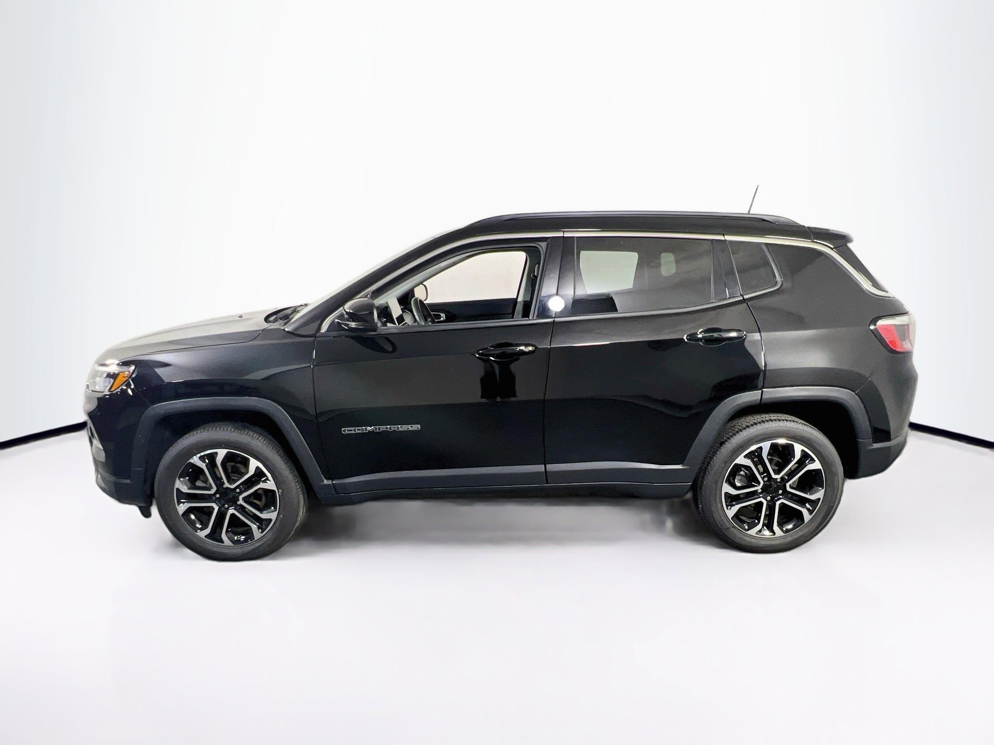 Used 2022 Jeep Compass Limited w/ Sun and Sound Group AWD/4WD image 8
