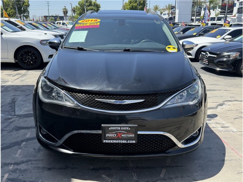 Used 2018 Chrysler Pacifica Limited FWD image 2