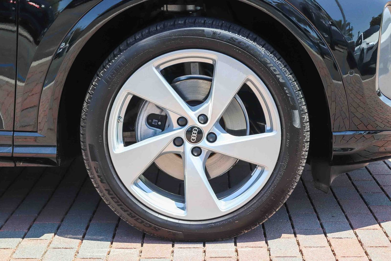Certified 2025 Audi Q5 Prestige AWD/4WD image 11