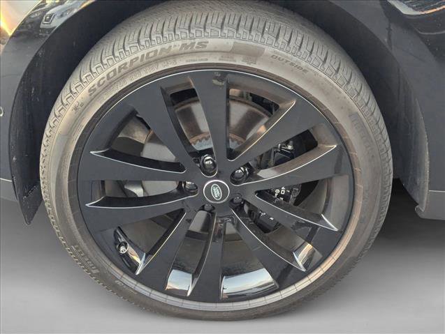 Used 2025 Land Rover Range Rover Sport SE image 9