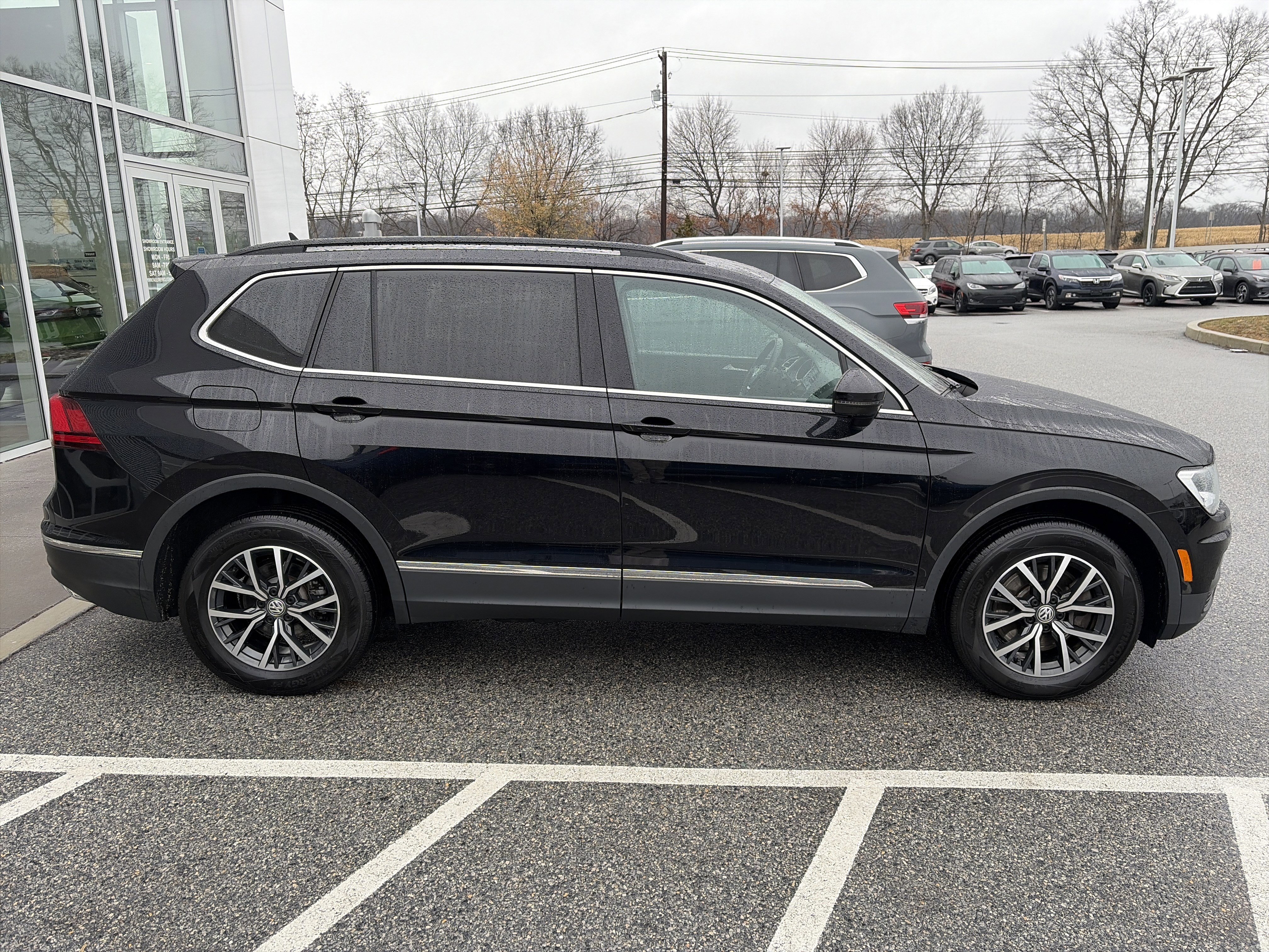 Used 2020 Volkswagen Tiguan SE image 3