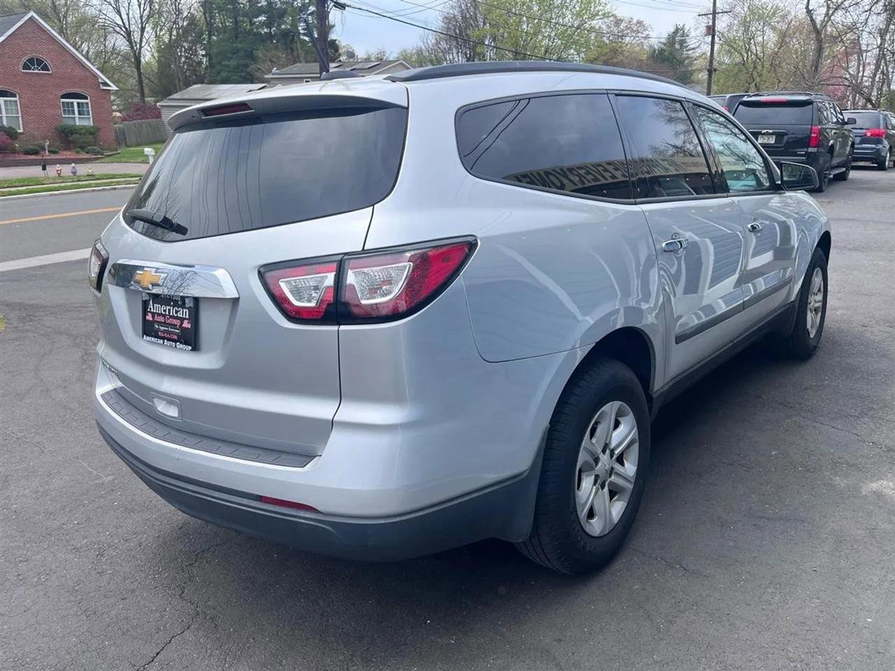 Used 2017 Chevrolet Traverse LS FWD image 6