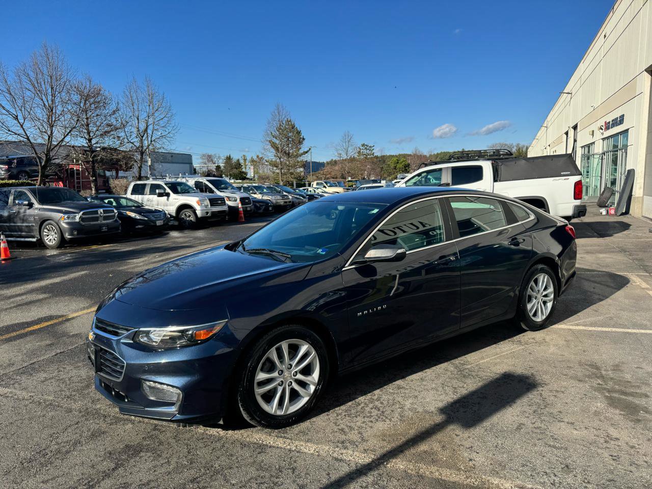 Used 2017 Chevrolet Malibu LT w/ Leather Package image 8