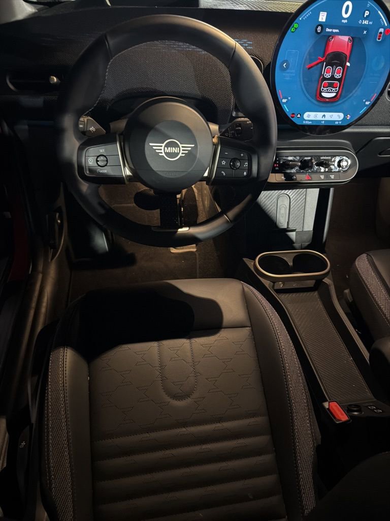 Used 2025 MINI Cooper 2-Door Hardtop image 9