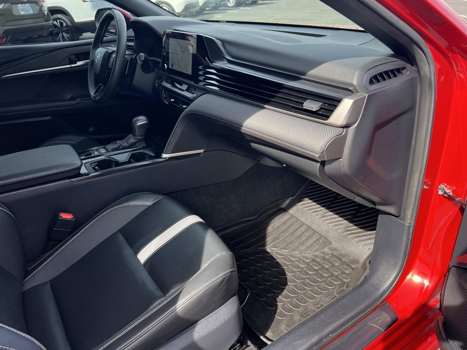 Used 2025 Toyota Camry SE w/ Convenience Package image 29