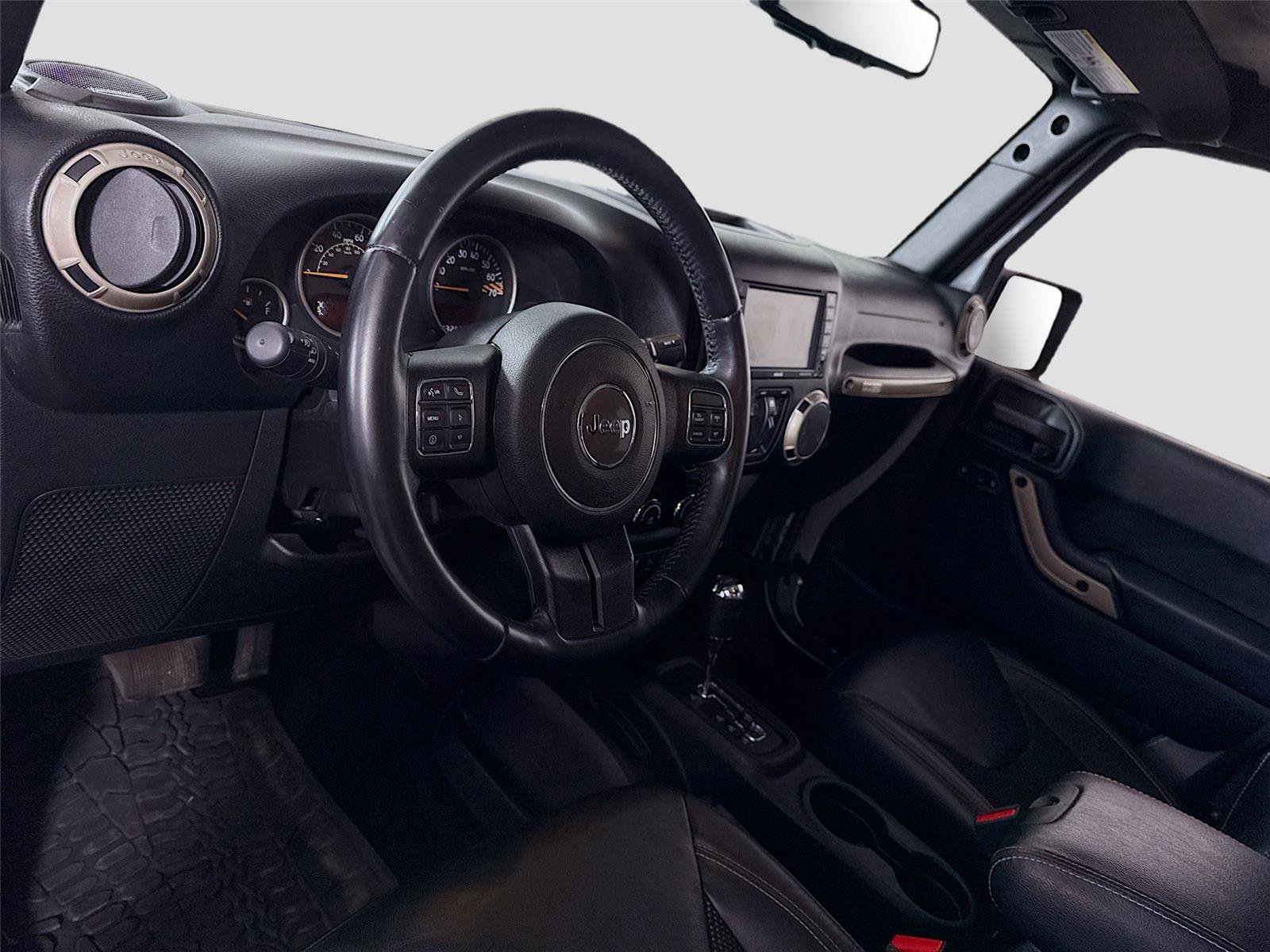 Used 2017 Jeep Wrangler Unlimited Sahara AWD/4WD image 3