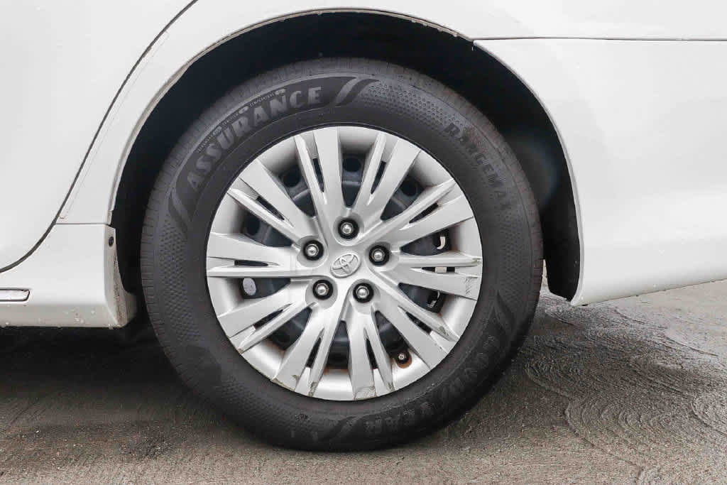 Used 2012 Toyota Camry LE FWD image 10