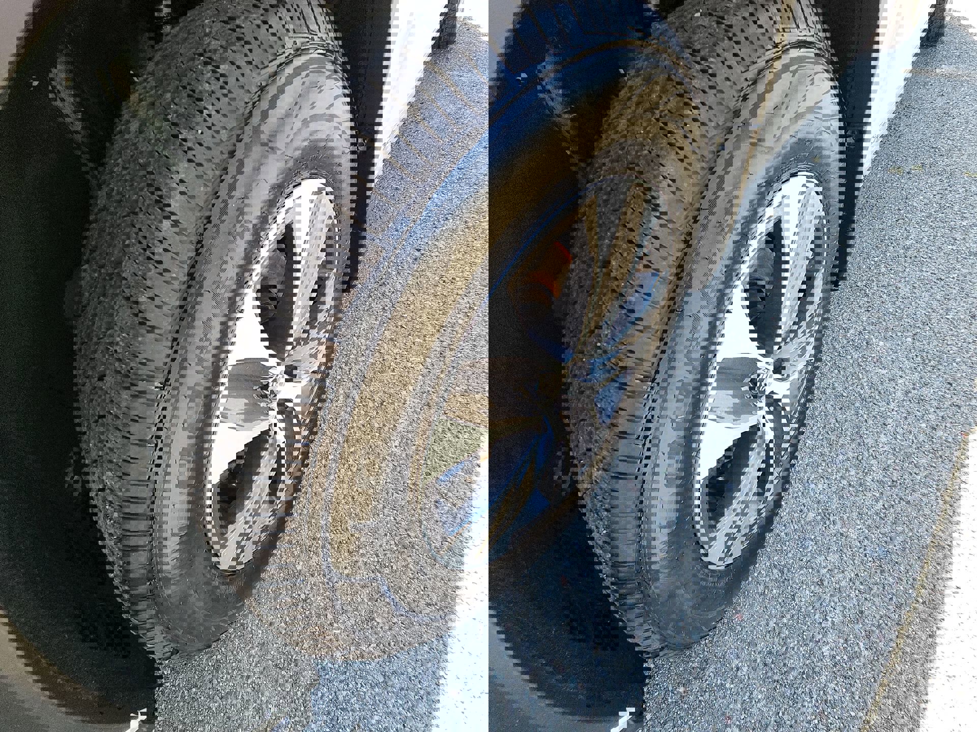 Used 2021 Toyota Highlander XLE image 19