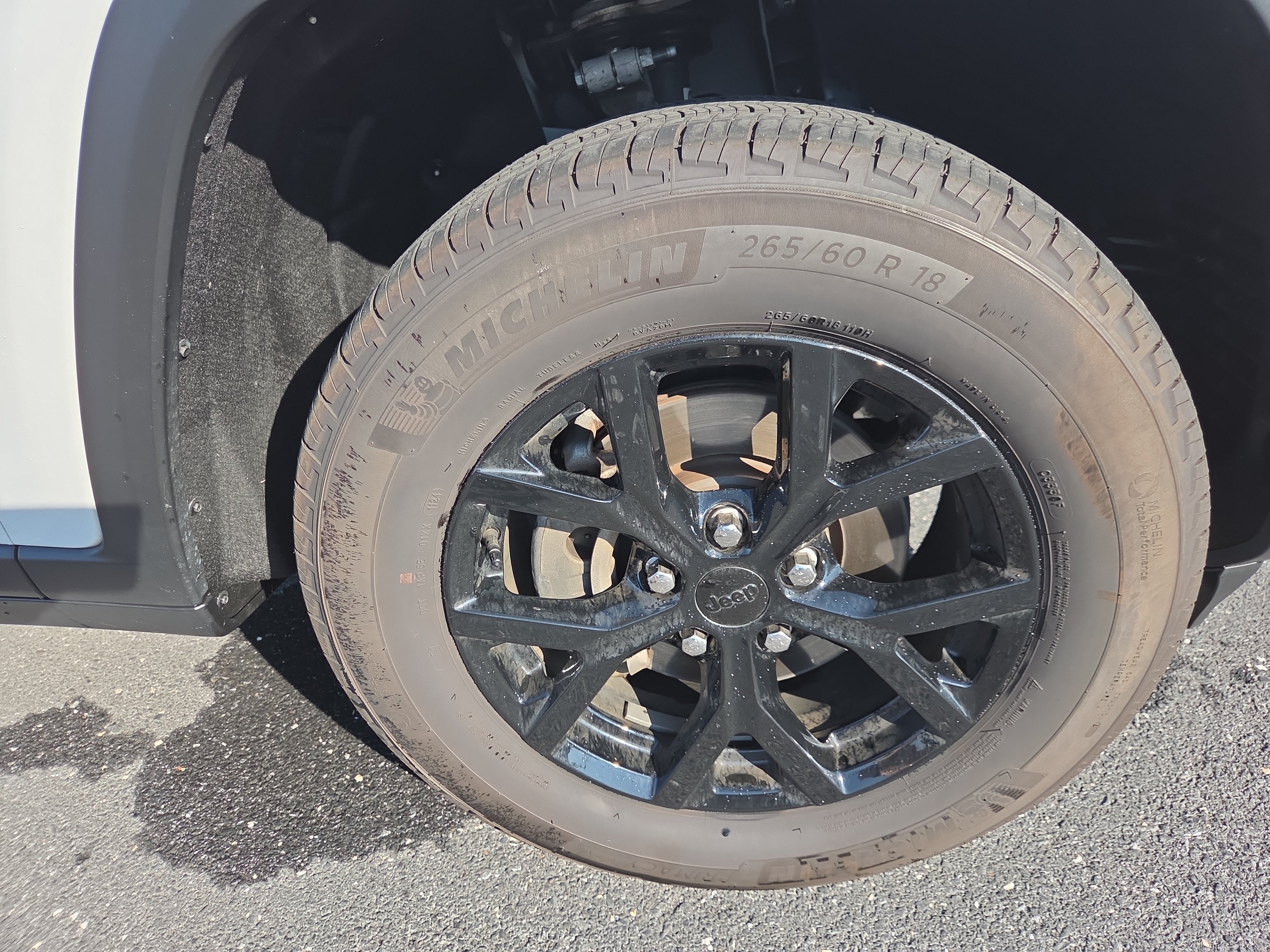 Used 2024 Jeep Grand Cherokee Altitude AWD/4WD image 28