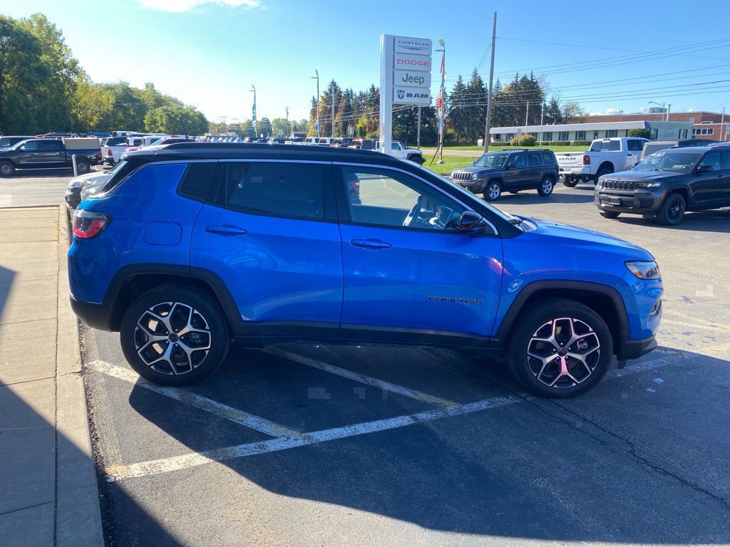 Used 2025 Jeep Compass Limited image 6