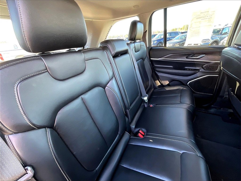 Used 2022 Jeep Grand Cherokee Limited image 15