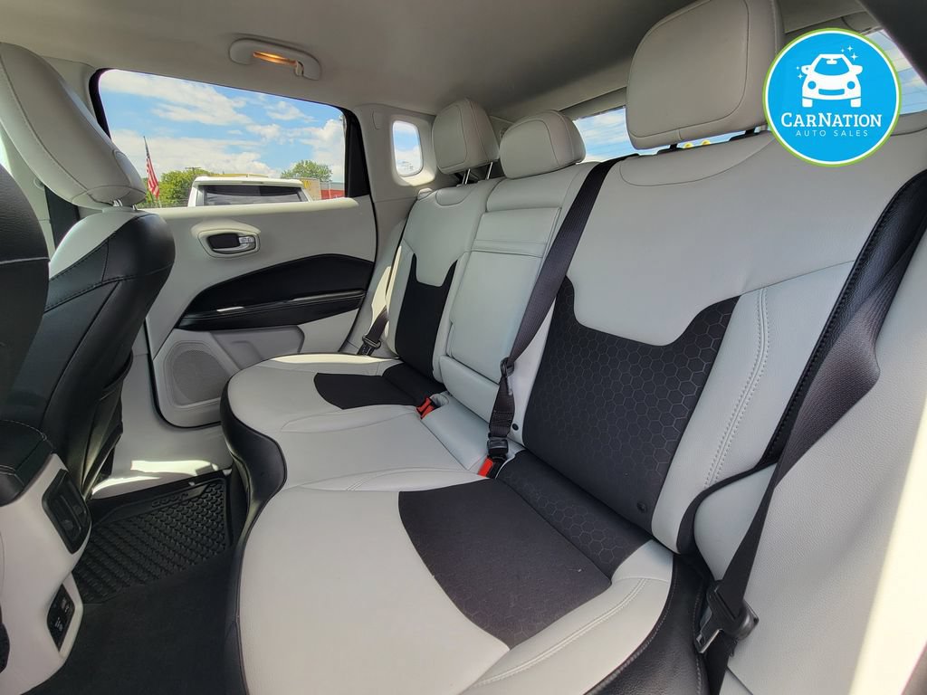 Used 2019 Jeep Compass Latitude w/ Cold Weather Group AWD/4WD image 8