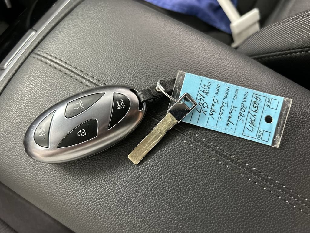 Used 2025 Hyundai Tucson SE AWD/4WD image 12