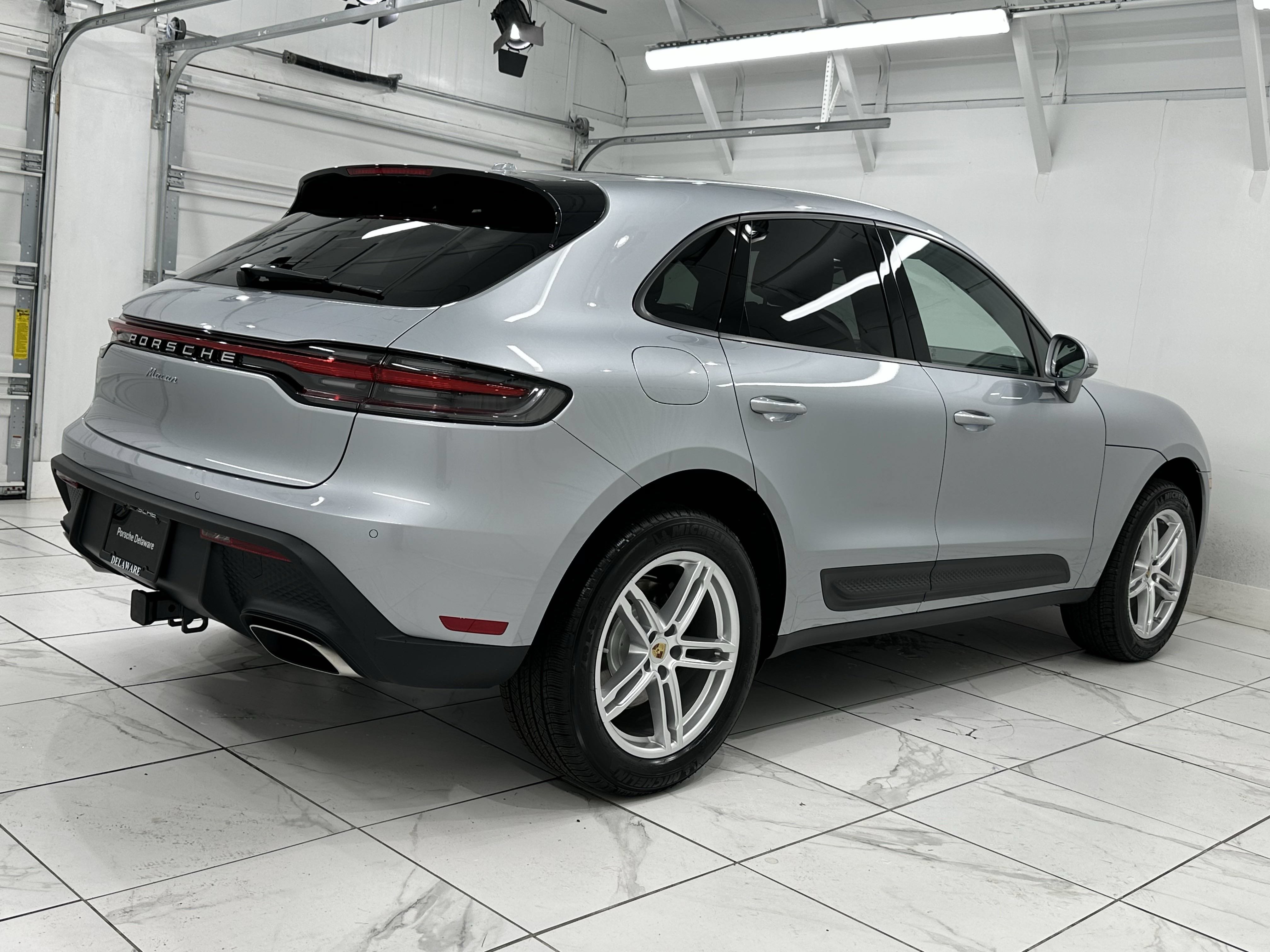Used 2025 Porsche Macan AWD/4WD image 11