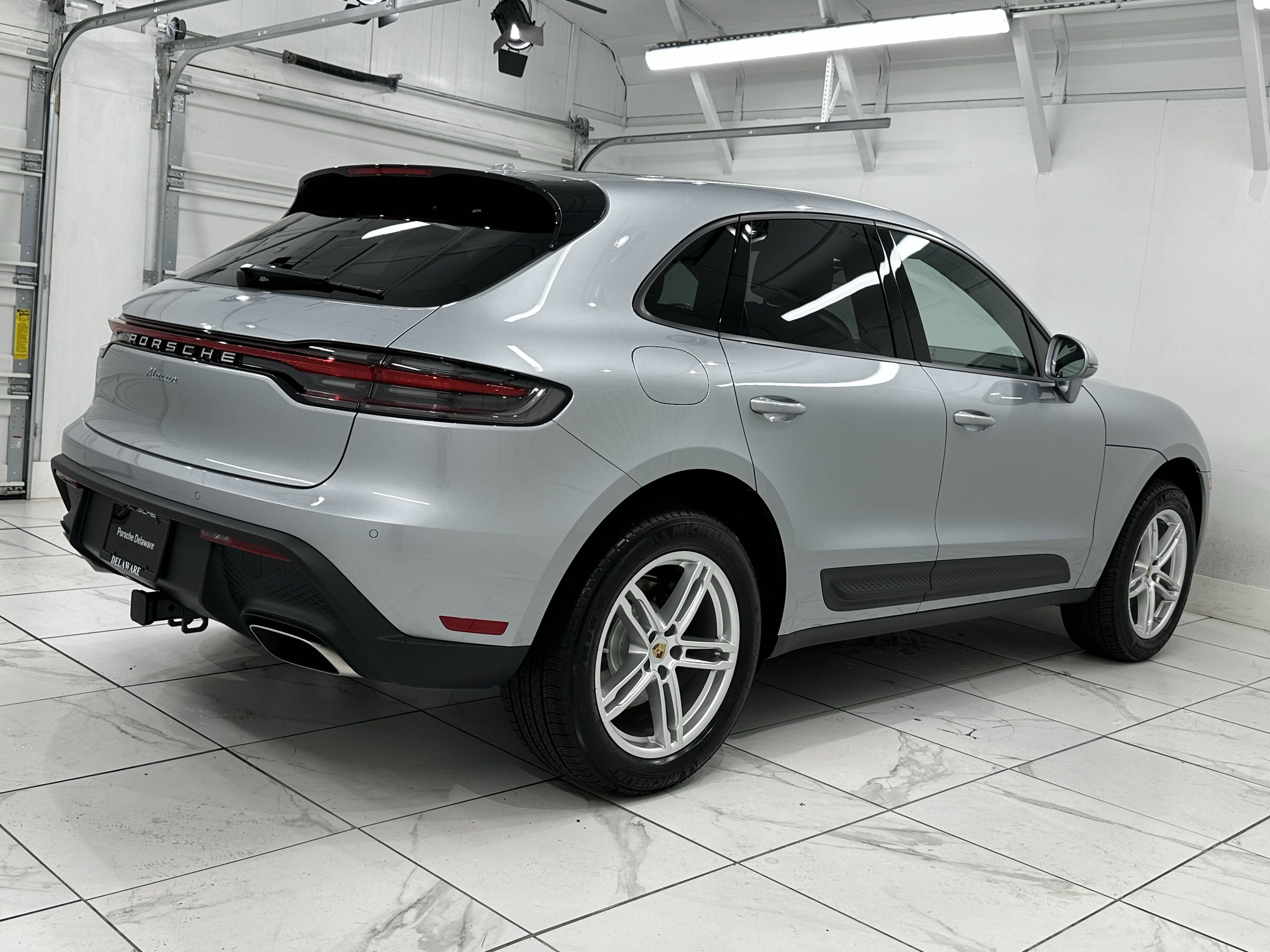 Certified 2025 Porsche Macan image 11