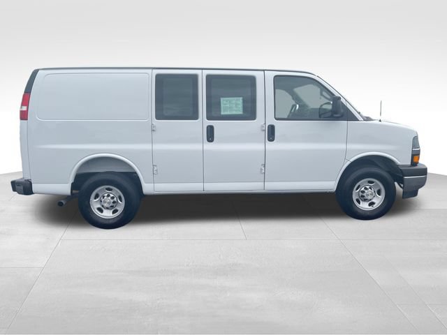Used 2025 Chevrolet Express 2500 w/ Driver Convenience Package RWD image 7