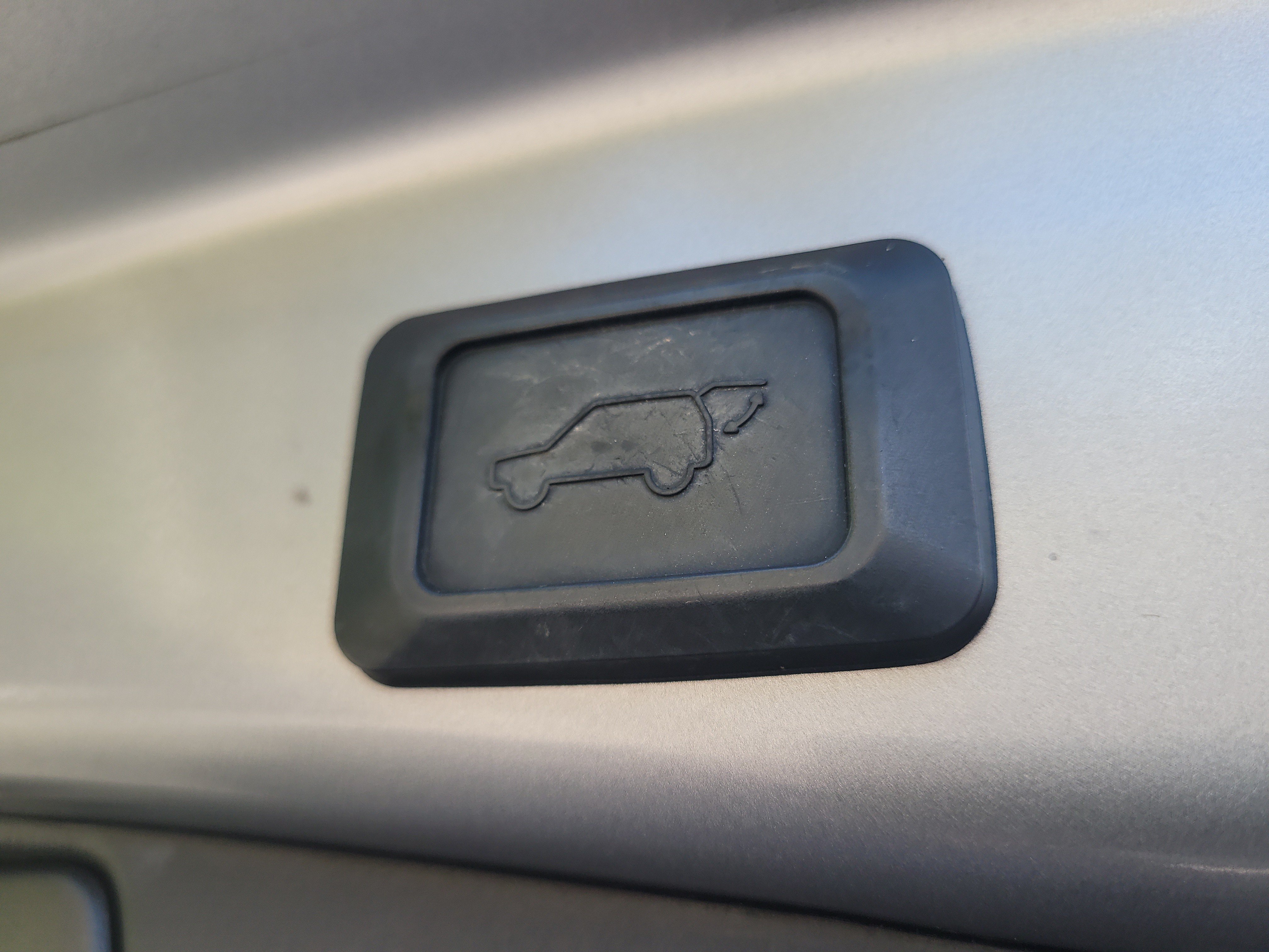 Used 2020 Toyota RAV4 XLE Premium FWD image 12