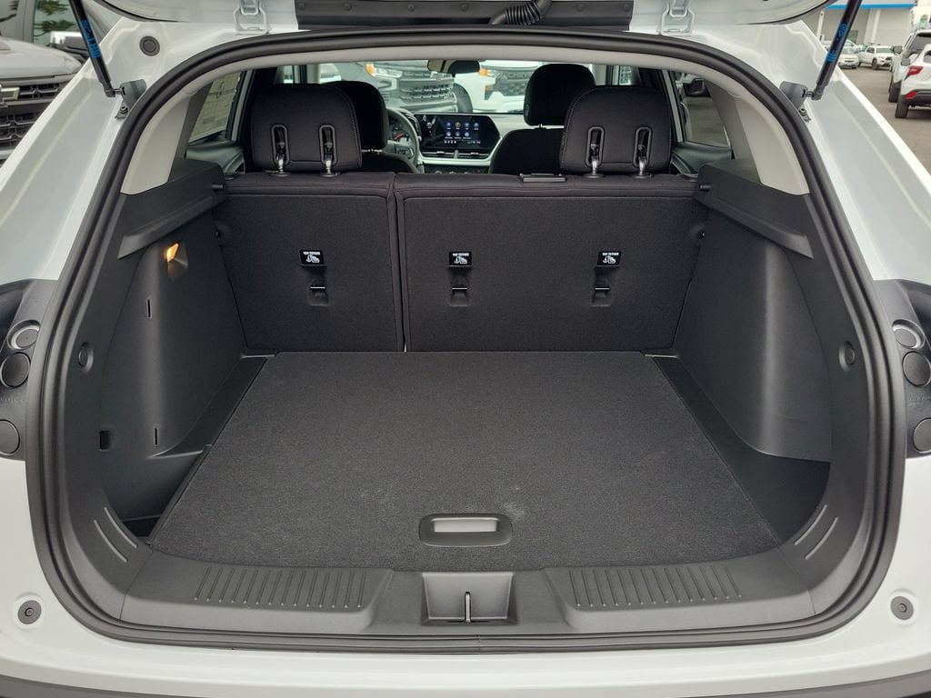 New 2026 Chevrolet Trax LS w/ LS Convenience Package FWD image 17