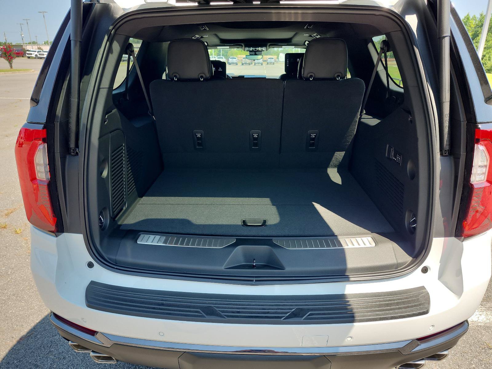 New 2026 GMC Yukon XL Denali Ultimate AWD/4WD image 9