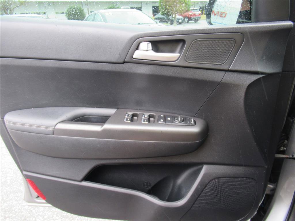 Used 2020 Kia Sportage LX w/ LX Popular Package image 15