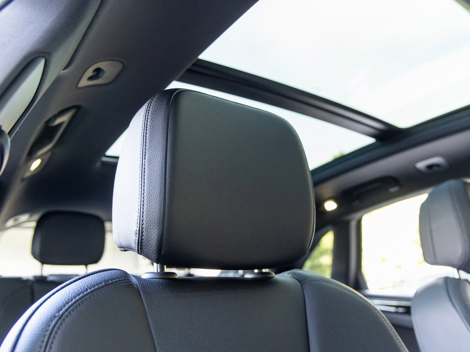 Certified 2025 Porsche Macan image 58