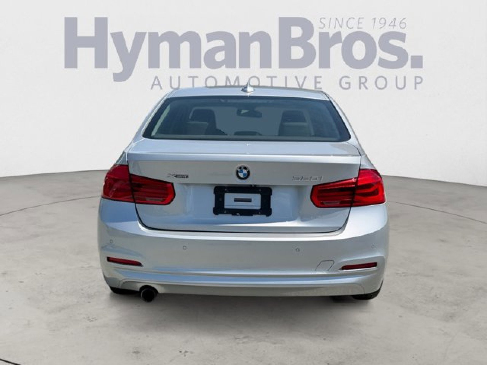 Used 2018 BMW 320i xDrive Sedan AWD/4WD image 4