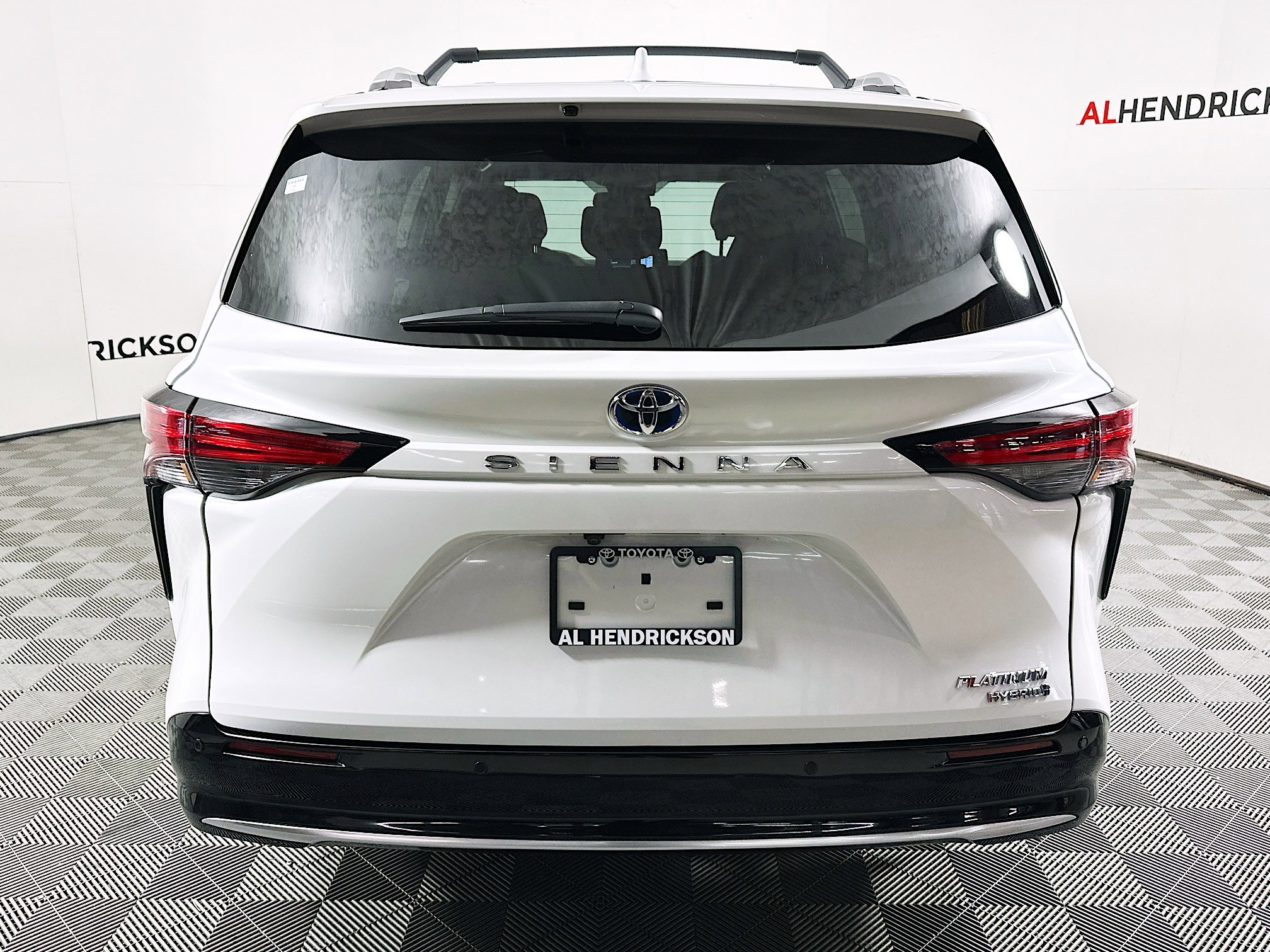 Certified 2024 Toyota Sienna Platinum image 4