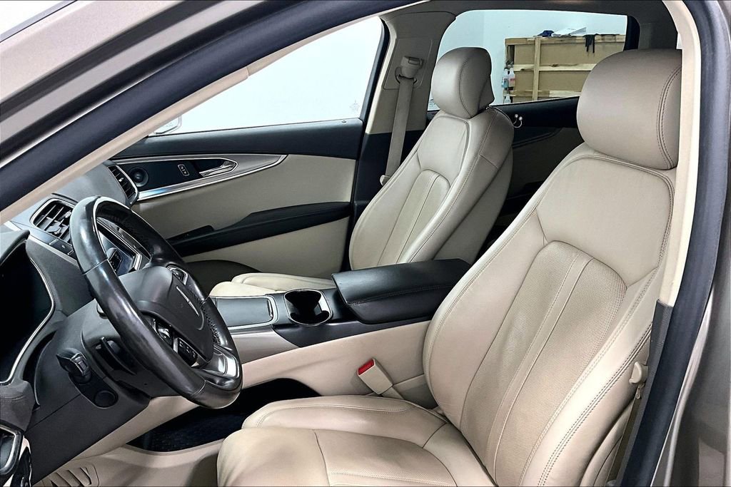 Used 2020 Lincoln Nautilus Reserve w/ Equipment Group 201A FWD image 32