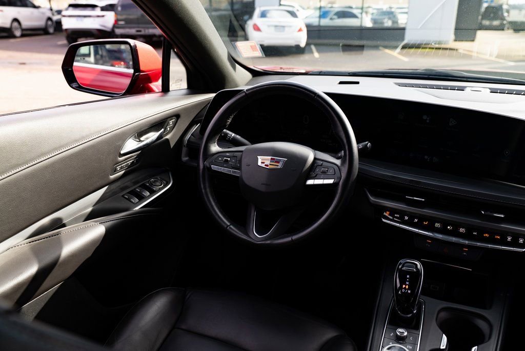 Used 2023 Cadillac XT4 Premium Luxury image 9