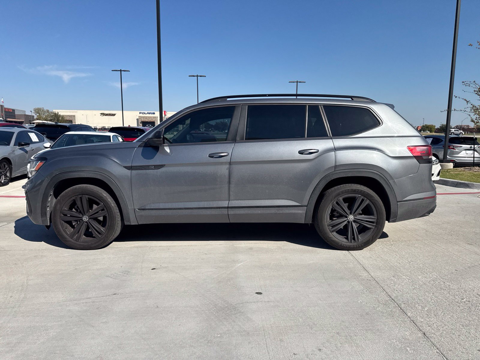 Used 2023 Volkswagen Atlas SEL R-Line AWD/4WD image 5