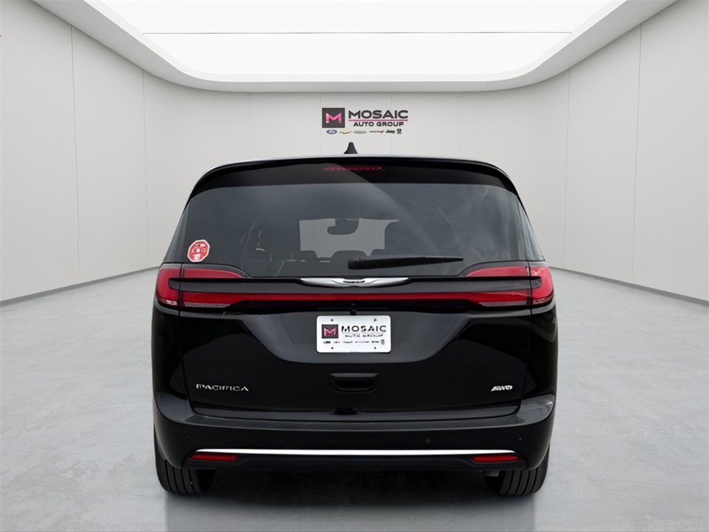 New 2026 Chrysler Pacifica Select image 8